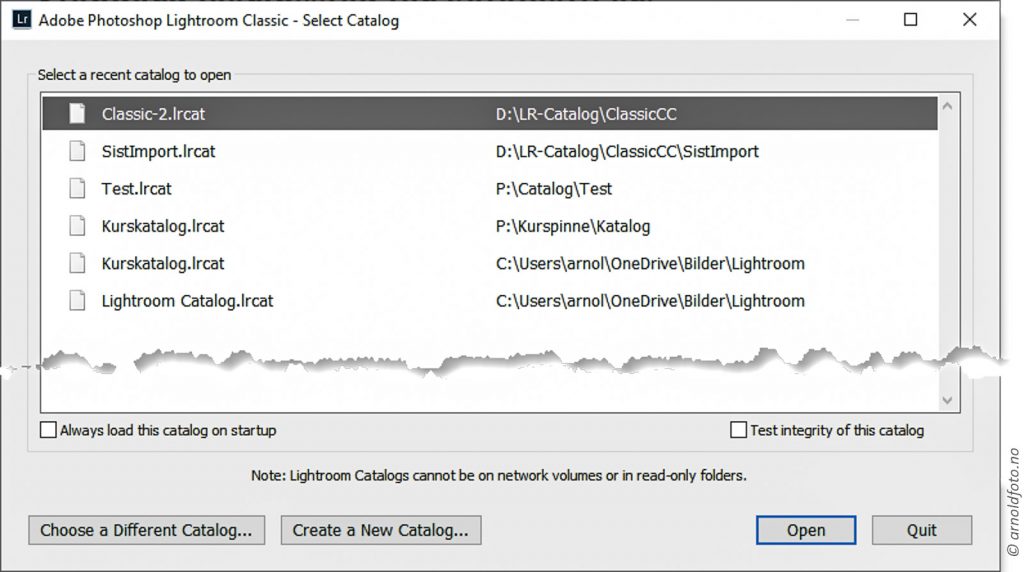 Tast og hold Alt, mens du starter Lightroom Classic, og du kan velge hvilken catalogfil du skal åpne