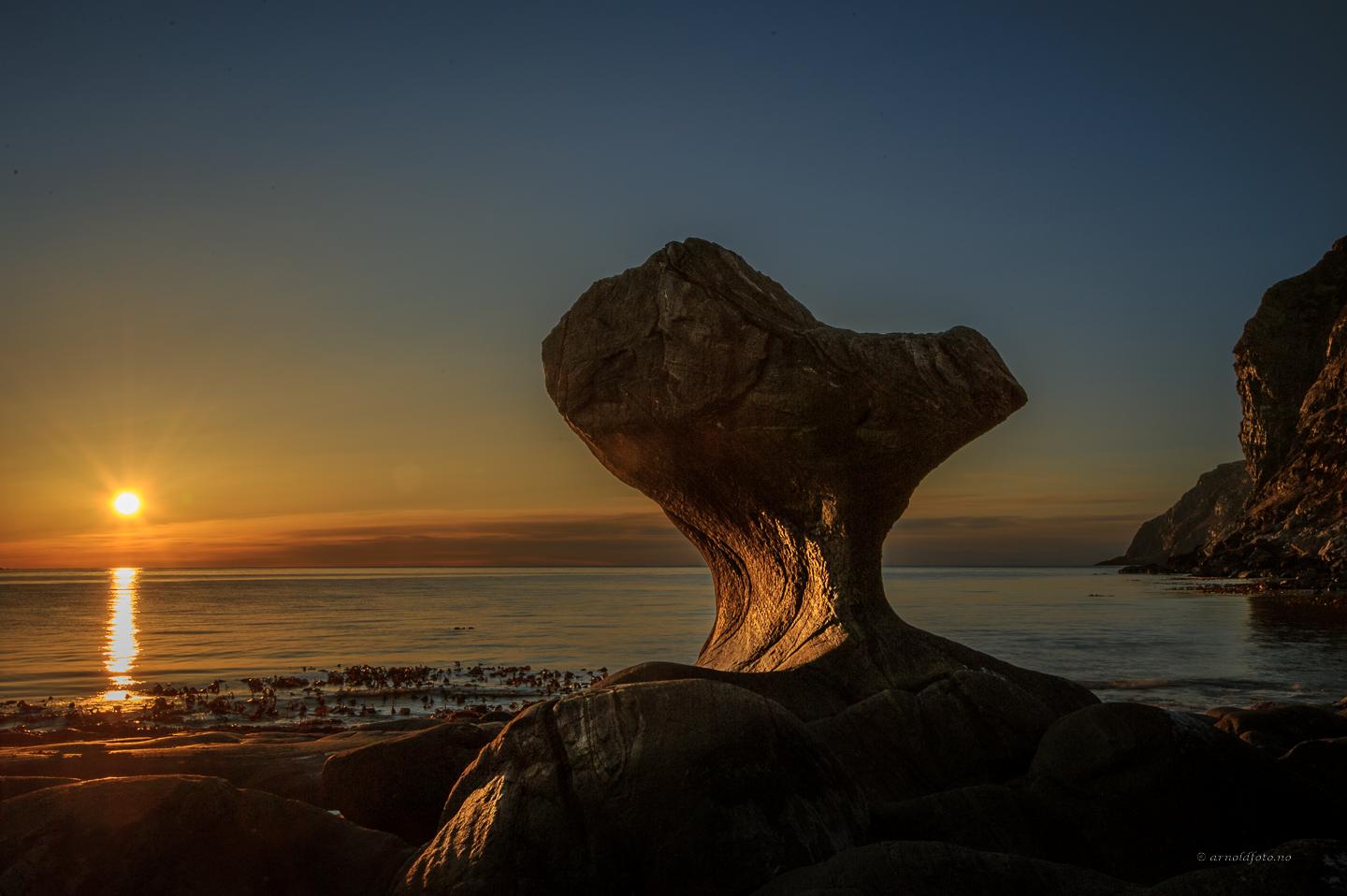 Kannesteinen i solnedgang